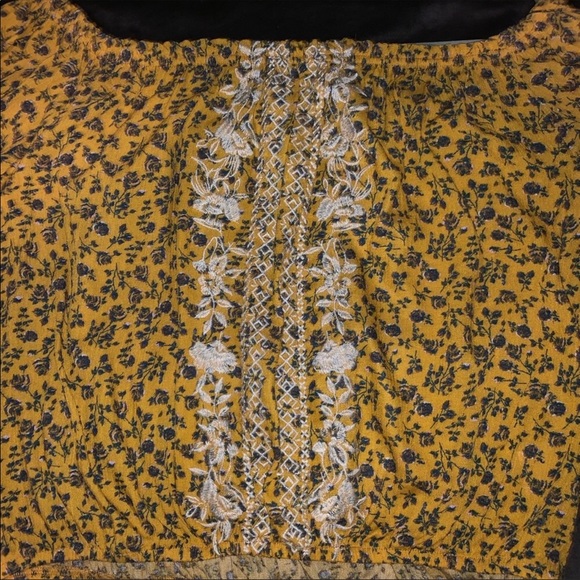NWOT Jolt Butter Yellow Floral Long Sleeve Crop Top Small - Picture 4 of 4